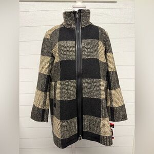 Women’s Pendleton Black and Tan Checkered Walker Coat, Wool Exterior